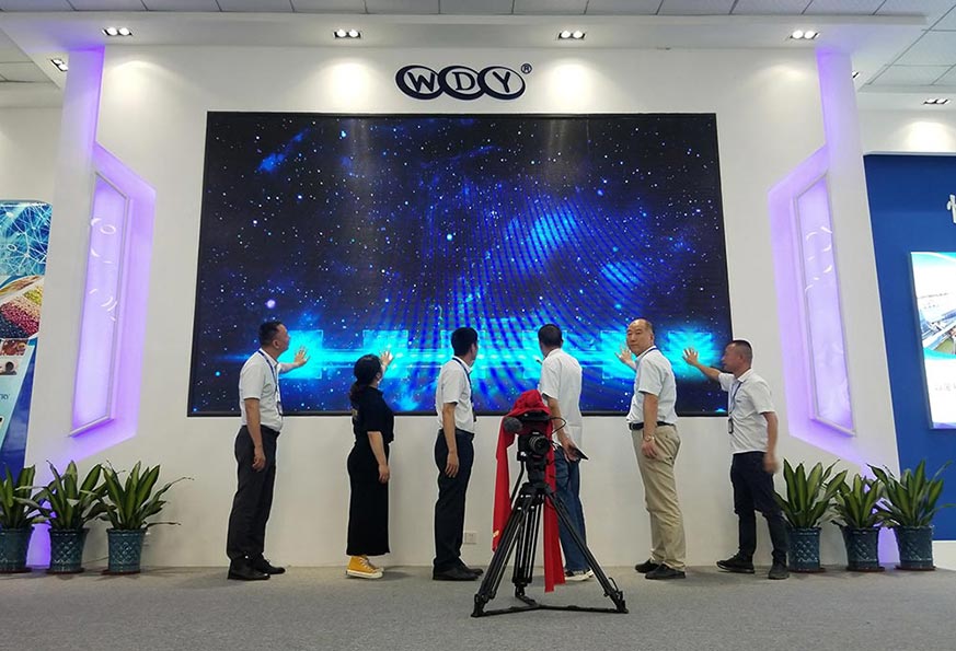 《品質(zhì)》欄目走進(jìn)萬(wàn)達(dá)業(yè)開(kāi)機(jī)儀式